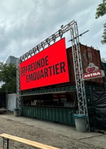 Bild der Vorderseite einer Outdoor LED-Wand